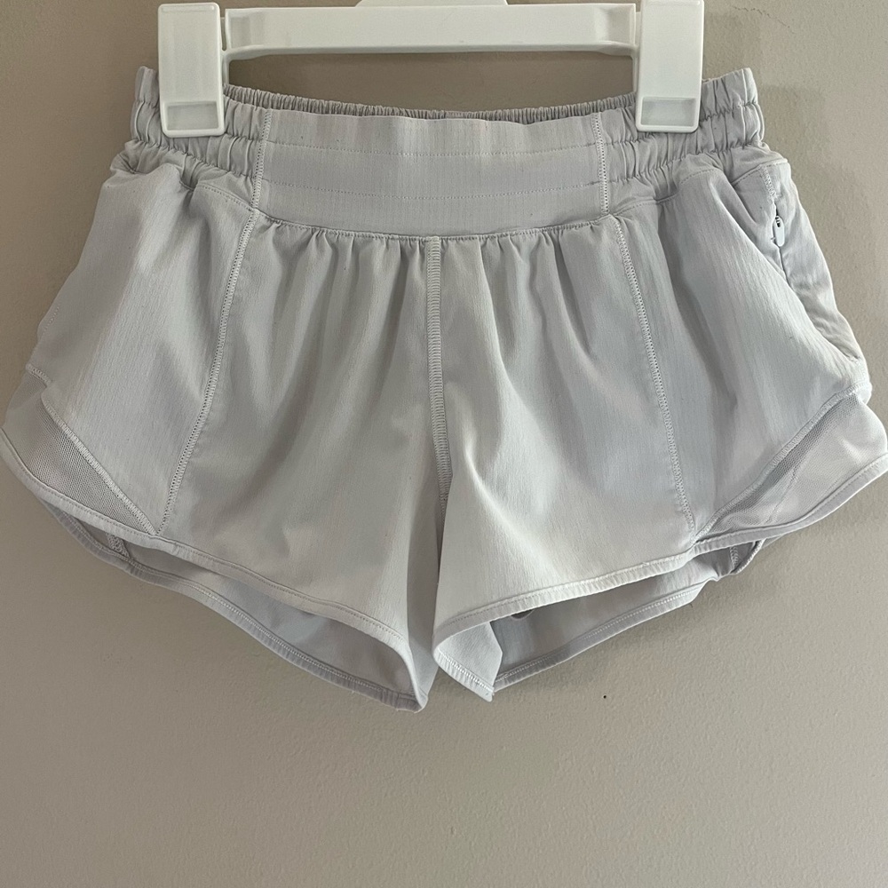 Lululemon hotty hot shorts, white, 2.5, size 4
